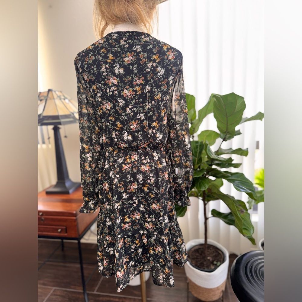 Black Tape Floral V-Neck Ruffle Hem Long Sleeve Mini Dress Black Multi Size LG - Picture 2 of 14
